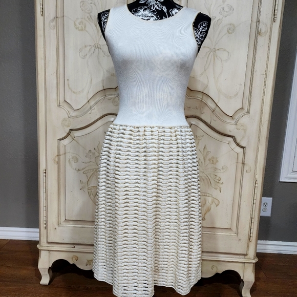 St. John Dresses & Skirts - NWT ST. JOHN Cream With Gold Metallic Knit Ribbed Sleeveless Dress Sz 0